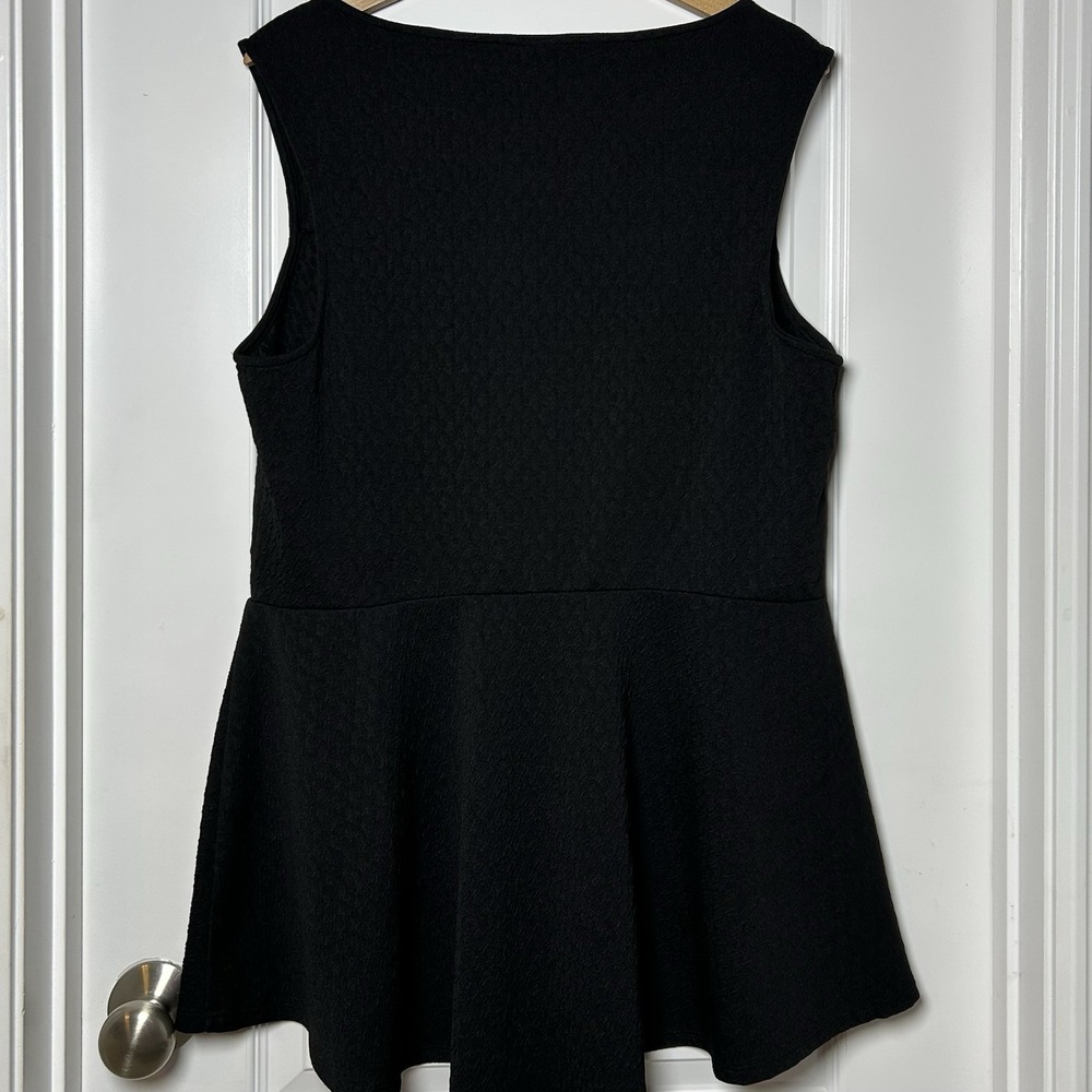 Torrid Black Textured Jacquard Zip Front Sleeveless Peplum Top Night Luxe Style - Picture 2 of 2